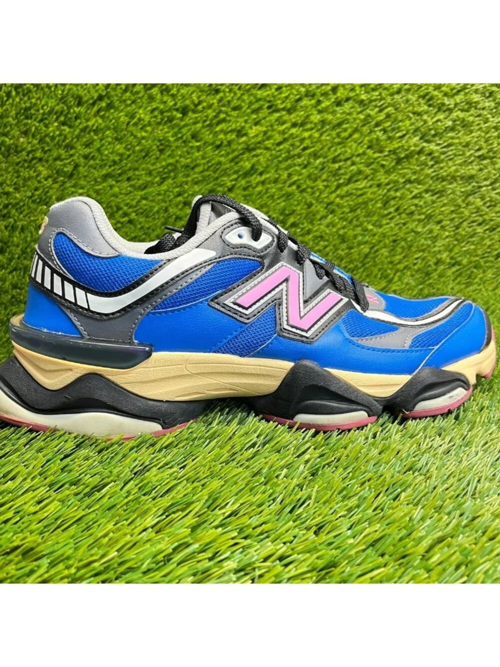 New Balance 9060 Mens Size 10.5 Blue Pink Black Athletic Running Shoes Sneakers